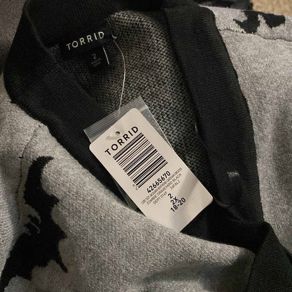 NWT TORRID Luxe Cozy Jacquard Boyfriend Cardigan 2X Cemetery Graveyard Halloween - Picture 6 of 7